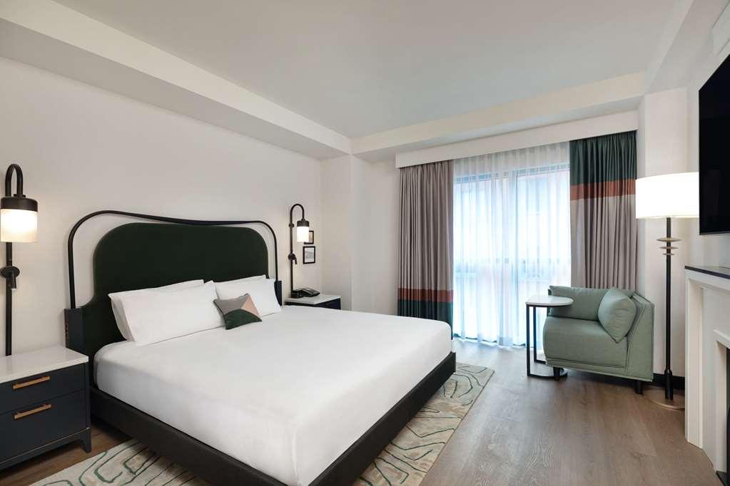 Pennyweight Hotel Boston, Curio Collection By Hilton Bilik gambar