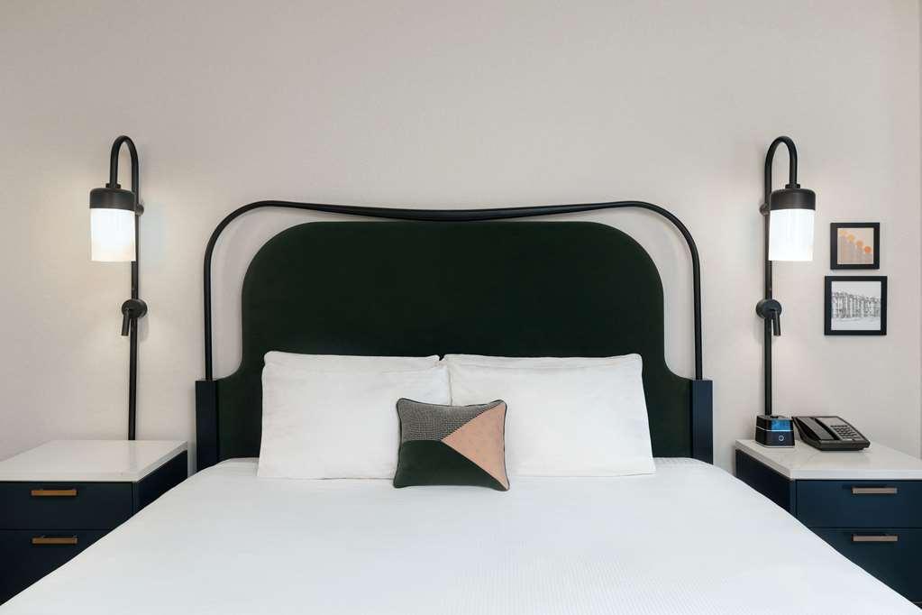 Pennyweight Hotel Boston, Curio Collection By Hilton Bilik gambar
